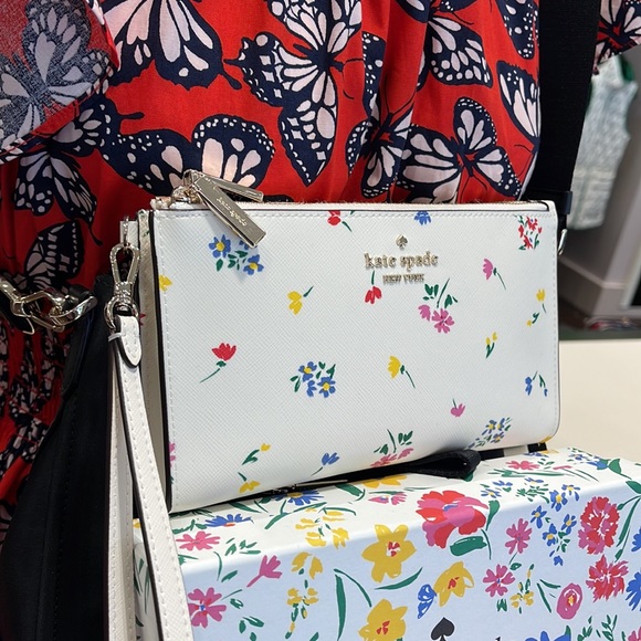 Kate Spade Staci Garden Bouquet Boxed Zip Wristlet
Cream Multi - Picture 7 of 16